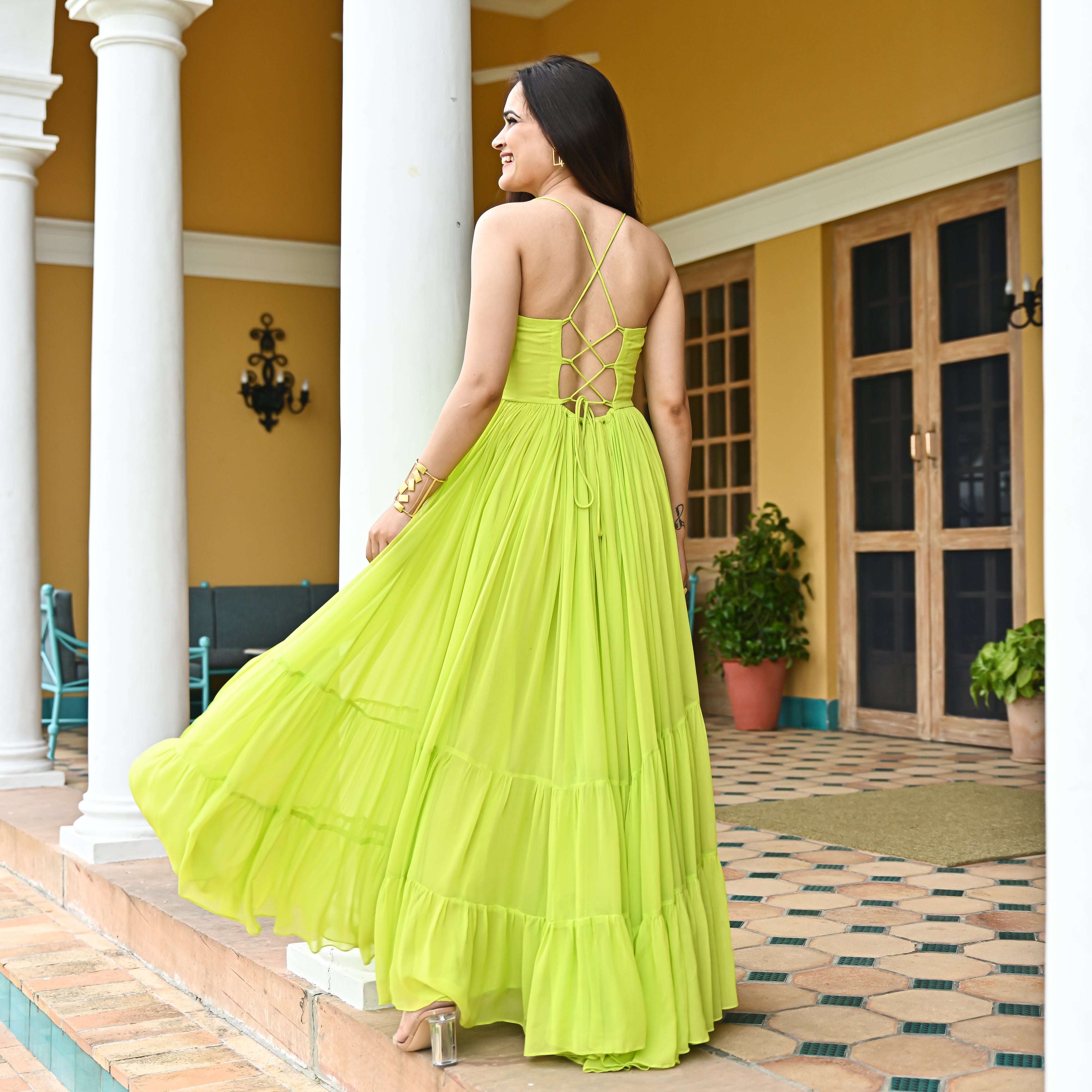 Bollywood actresses' who stunned in a backless dress | Times of India